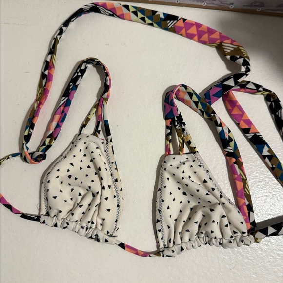 Volcom White and Black Triangle Bikini - Picture 1 of 3